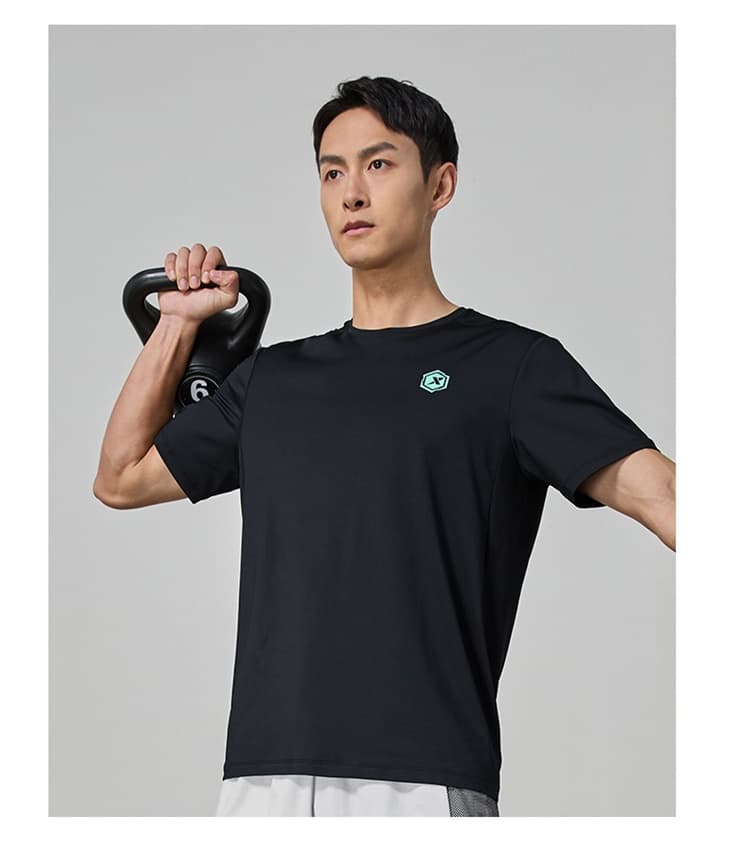 メンズスポーツウェア 動きやすさ極まる筋トレ用速乾シャツ